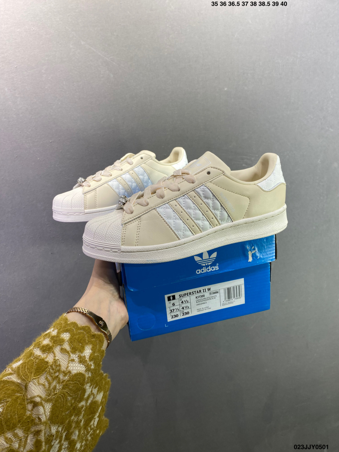 阿迪达斯Adidas三叶草 Originals Superstar KJ7300 贝壳头经典百搭休闲运动板鞋 KJ7300-Top High Quatity Cheap Sneakers Fashion Clothing Clothes Bags handbags Shoes of all Brand wholesale With The best Quality And Beautiful Price from China Factory Chinese suppliers wholesaler seller 阿迪达斯Adidas三叶草 Originals Superstar KJ7300 贝壳头经典百搭休闲运动板鞋 KJ7300