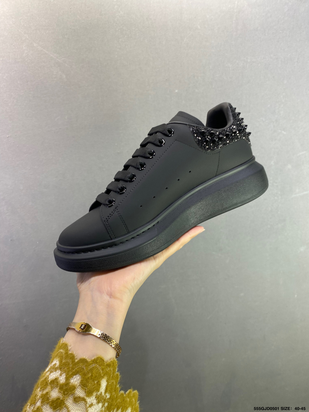 意大利高奢品牌-亚历山大·麦昆Alexander McQueen Oversized Sneakers 低帮时装厚底休闲运动小白板鞋“皮革白钢笔蓝麂皮尾”深蓝麂皮尾色 553680-Top High Quatity Cheap Sneakers Fashion Clothing Clothes Bags handbags Shoes of all Brand wholesale With The best Quality And Beautiful Price from China Factory Chinese suppliers wholesaler seller 意大利高奢品牌-亚历山大·麦昆Alexander McQueen Oversized Sneakers 低帮时装厚底休闲运动小白板鞋“皮革白钢笔蓝麂皮尾”深蓝麂皮尾色 553680