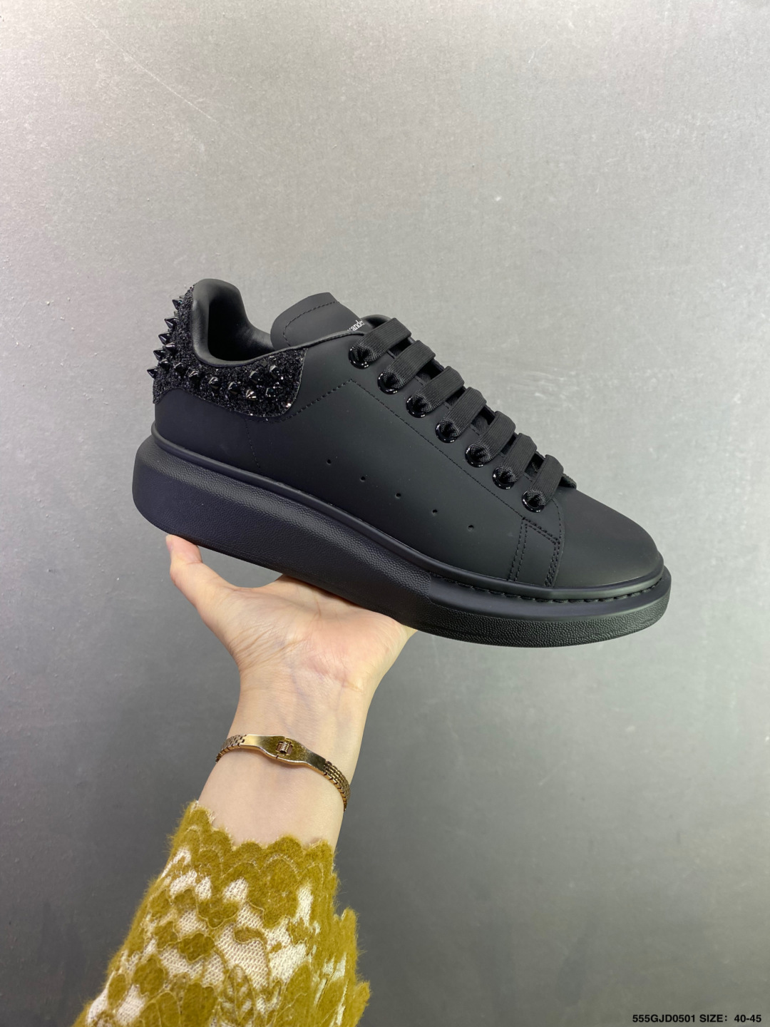 意大利高奢品牌-亚历山大·麦昆Alexander McQueen Oversized Sneakers 低帮时装厚底休闲运动小白板鞋“皮革白钢笔蓝麂皮尾”深蓝麂皮尾色 553680-Top High Quatity Cheap Sneakers Fashion Clothing Clothes Bags handbags Shoes of all Brand wholesale With The best Quality And Beautiful Price from China Factory Chinese suppliers wholesaler seller 意大利高奢品牌-亚历山大·麦昆Alexander McQueen Oversized Sneakers 低帮时装厚底休闲运动小白板鞋“皮革白钢笔蓝麂皮尾”深蓝麂皮尾色 553680