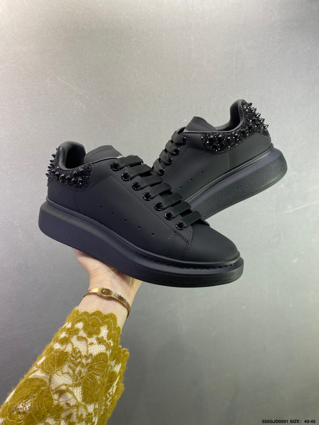 意大利高奢品牌-亚历山大·麦昆Alexander McQueen Oversized Sneakers 低帮时装厚底休闲运动小白板鞋“皮革白钢笔蓝麂皮尾”深蓝麂皮尾色 553680-Top High Quatity Cheap Sneakers Fashion Clothing Clothes Bags handbags Shoes of all Brand wholesale With The best Quality And Beautiful Price from China Factory Chinese suppliers wholesaler seller 意大利高奢品牌-亚历山大·麦昆Alexander McQueen Oversized Sneakers 低帮时装厚底休闲运动小白板鞋“皮革白钢笔蓝麂皮尾”深蓝麂皮尾色 553680