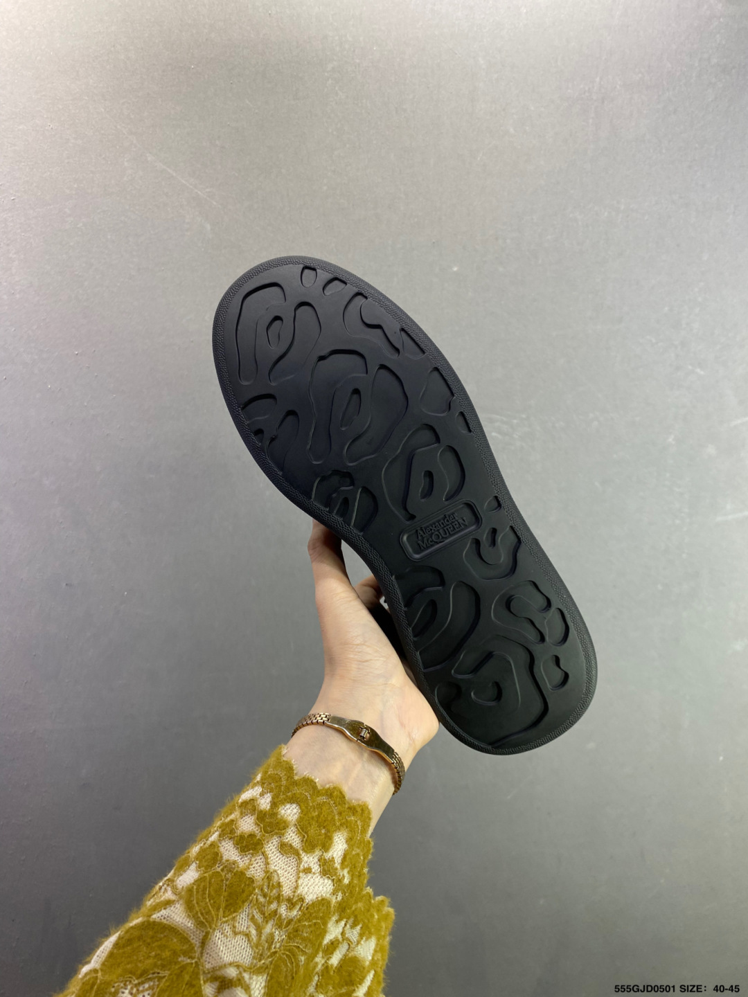 意大利高奢品牌-亚历山大·麦昆Alexander McQueen Oversized Sneakers 低帮时装厚底休闲运动小白板鞋“皮革白钢笔蓝麂皮尾”深蓝麂皮尾色 553680-Top High Quatity Cheap Sneakers Fashion Clothing Clothes Bags handbags Shoes of all Brand wholesale With The best Quality And Beautiful Price from China Factory Chinese suppliers wholesaler seller 意大利高奢品牌-亚历山大·麦昆Alexander McQueen Oversized Sneakers 低帮时装厚底休闲运动小白板鞋“皮革白钢笔蓝麂皮尾”深蓝麂皮尾色 553680