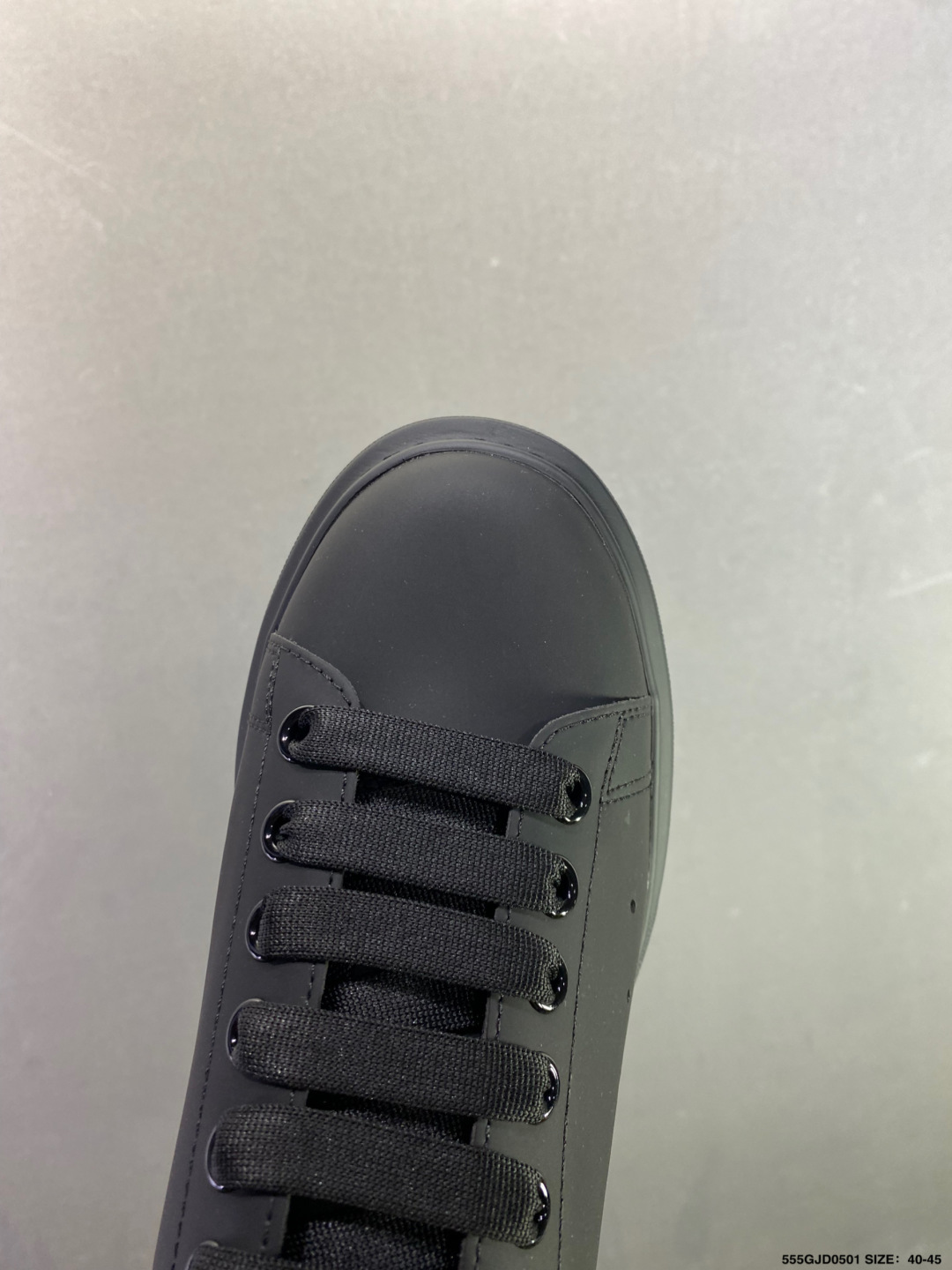 意大利高奢品牌-亚历山大·麦昆Alexander McQueen Oversized Sneakers 低帮时装厚底休闲运动小白板鞋“皮革白钢笔蓝麂皮尾”深蓝麂皮尾色 553680-Top High Quatity Cheap Sneakers Fashion Clothing Clothes Bags handbags Shoes of all Brand wholesale With The best Quality And Beautiful Price from China Factory Chinese suppliers wholesaler seller 意大利高奢品牌-亚历山大·麦昆Alexander McQueen Oversized Sneakers 低帮时装厚底休闲运动小白板鞋“皮革白钢笔蓝麂皮尾”深蓝麂皮尾色 553680