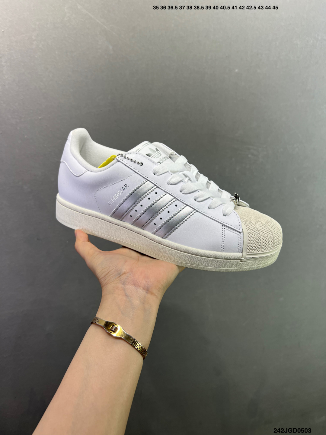 Adidas Originals SUPERSTAR II J 贝壳头系列 阿迪达斯 三叶草低帮经典百搭休闲运动板鞋 JH9977-Top High Quatity Cheap Sneakers Fashion Clothing Clothes Bags handbags Shoes of all Brand wholesale With The best Quality And Beautiful Price from China Factory Chinese suppliers wholesaler seller Adidas Originals SUPERSTAR II J 贝壳头系列 阿迪达斯 三叶草低帮经典百搭休闲运动板鞋 JH9977