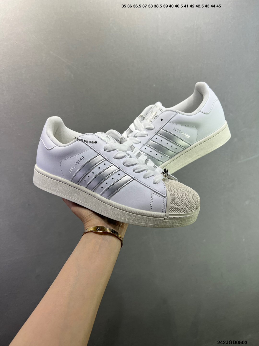 Adidas Originals SUPERSTAR II J 贝壳头系列 阿迪达斯 三叶草低帮经典百搭休闲运动板鞋 JH9977-Top High Quatity Cheap Sneakers Fashion Clothing Clothes Bags handbags Shoes of all Brand wholesale With The best Quality And Beautiful Price from China Factory Chinese suppliers wholesaler seller Adidas Originals SUPERSTAR II J 贝壳头系列 阿迪达斯 三叶草低帮经典百搭休闲运动板鞋 JH9977