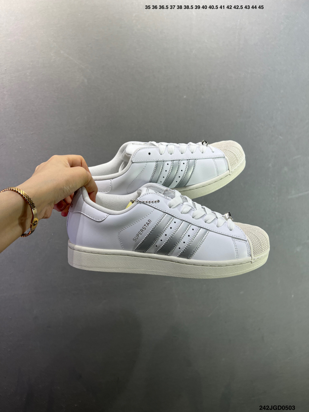 Adidas Originals SUPERSTAR II J 贝壳头系列 阿迪达斯 三叶草低帮经典百搭休闲运动板鞋 JH9977-Top High Quatity Cheap Sneakers Fashion Clothing Clothes Bags handbags Shoes of all Brand wholesale With The best Quality And Beautiful Price from China Factory Chinese suppliers wholesaler seller Adidas Originals SUPERSTAR II J 贝壳头系列 阿迪达斯 三叶草低帮经典百搭休闲运动板鞋 JH9977