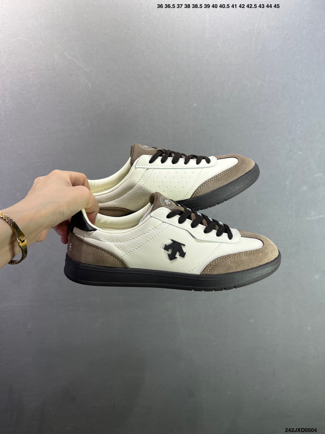 迪桑特DESCENTE EDGE COURT RETRO 复古轻质 耐磨低帮 生活休闲鞋 SP363LSN82-Top High Quatity Cheap Sneakers Fashion Clothing Clothes Bags handbags Shoes of all Brand wholesale With The best Quality And Beautiful Price from China Factory Chinese suppliers wholesaler seller 迪桑特DESCENTE EDGE COURT RETRO 复古轻质 耐磨低帮 生活休闲鞋 SP363LSN82