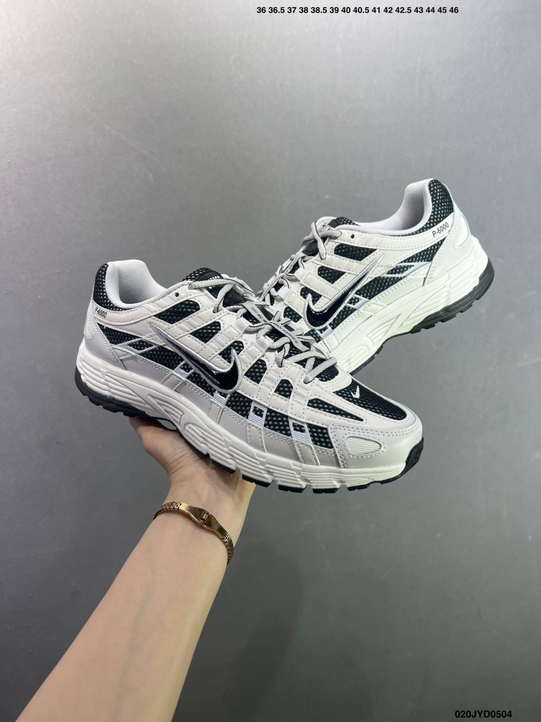 耐克Nike p-6000 跑鞋内外侧都用了红色的钩子 BY1021-103
