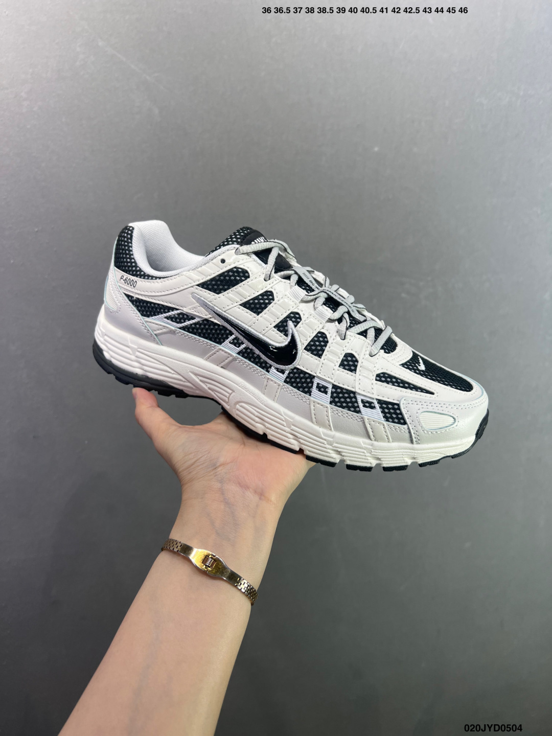 耐克Nike p-6000 跑鞋内外侧都用了红色的钩子 BY1021-103
