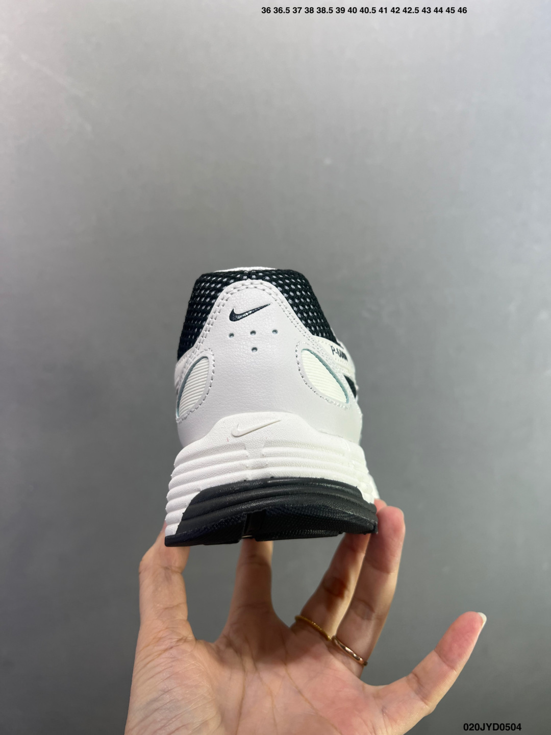 耐克Nike p-6000 跑鞋内外侧都用了红色的钩子 BY1021-103
