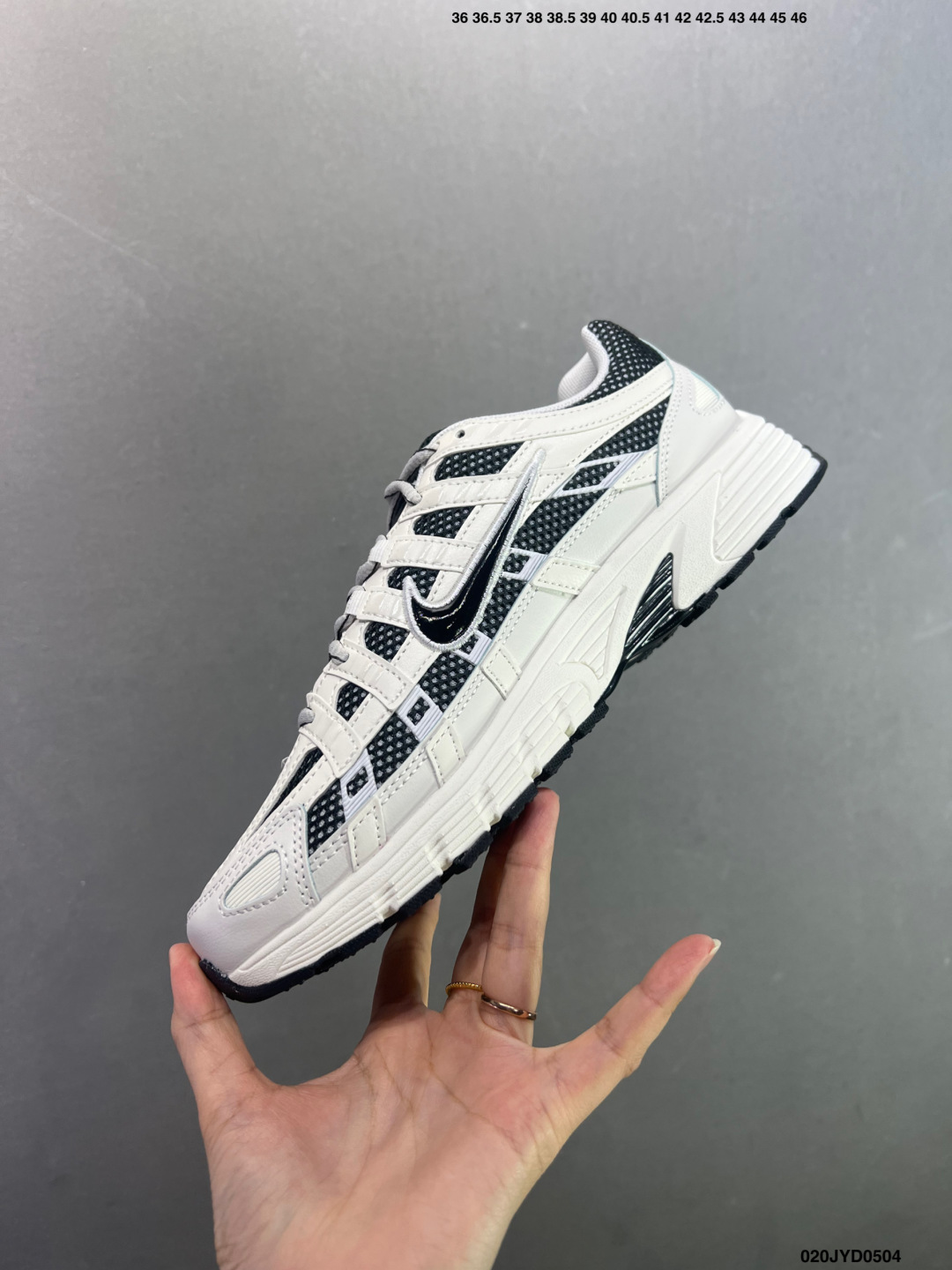 耐克Nike p-6000 跑鞋内外侧都用了红色的钩子 BY1021-103