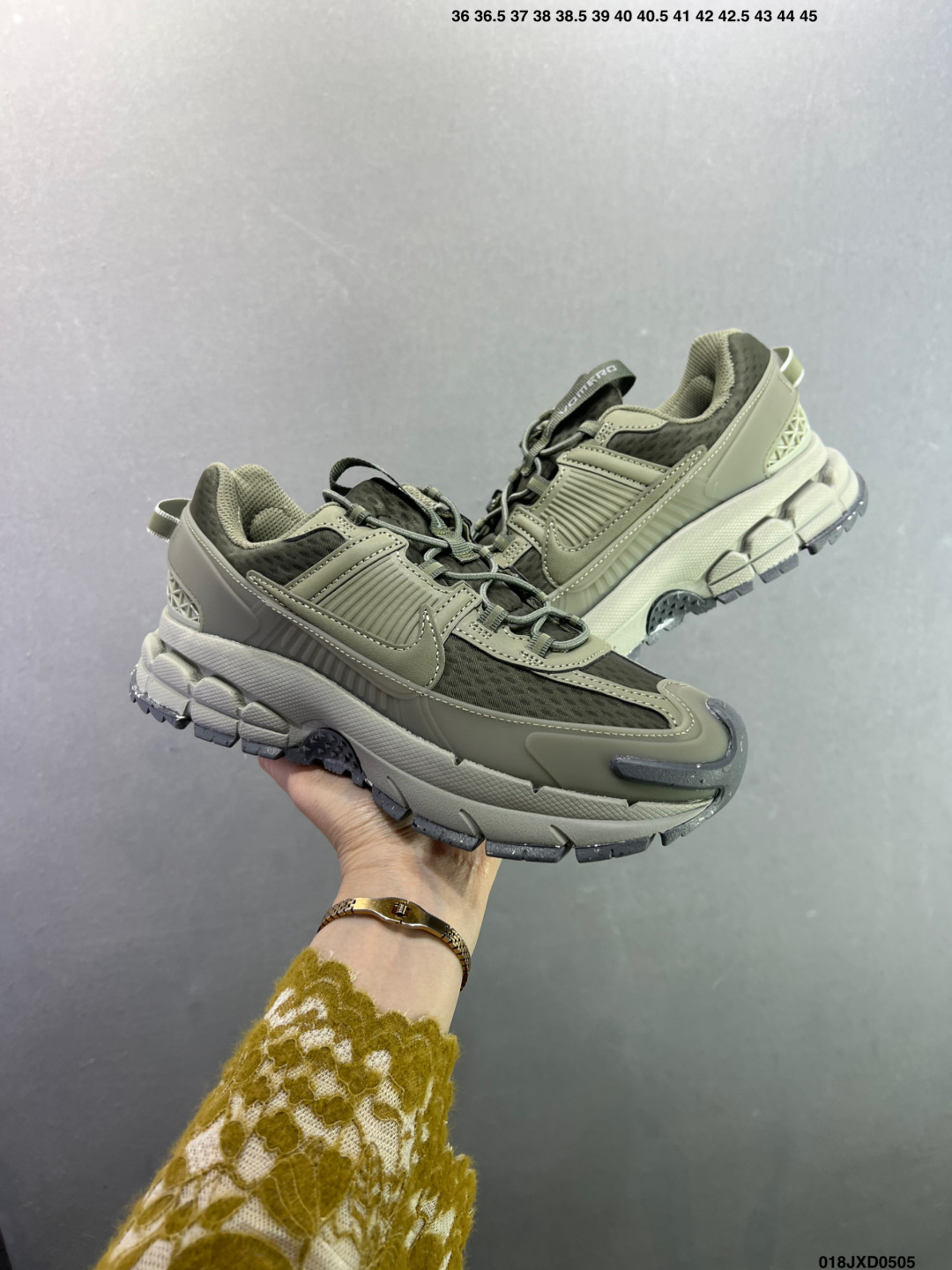 耐克Nike Zoom Vomero Roam 马拉松复古跑五代休闲运动慢跑鞋 FV2995-002-Top High Quatity Cheap Sneakers Fashion Clothing Clothes Bags handbags Shoes of all Brand wholesale With The best Quality And Beautiful Price from China Factory Chinese suppliers wholesaler seller 耐克Nike Zoom Vomero Roam 马拉松复古跑五代休闲运动慢跑鞋 FV2995-002