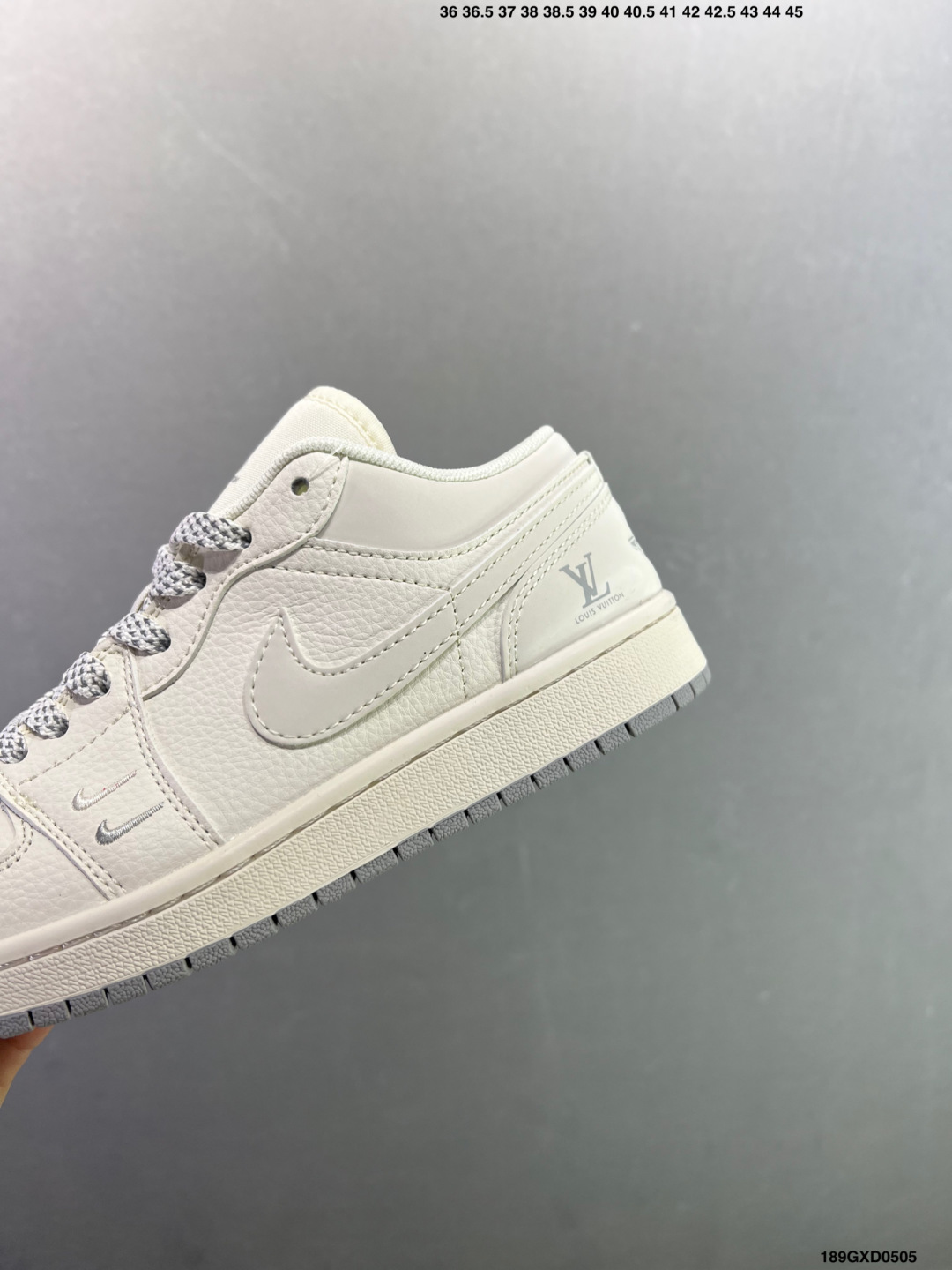Nike Air Jordan 1 Low 定制配色 定制AJ联名-高端定制 低帮复古文化板鞋 QG1988-012-Top High Quatity Cheap Sneakers Fashion Clothing Clothes Bags handbags Shoes of all Brand wholesale With The best Quality And Beautiful Price from China Factory Chinese suppliers wholesaler seller Nike Air Jordan 1 Low 定制配色 定制AJ联名-高端定制 低帮复古文化板鞋 QG1988-012