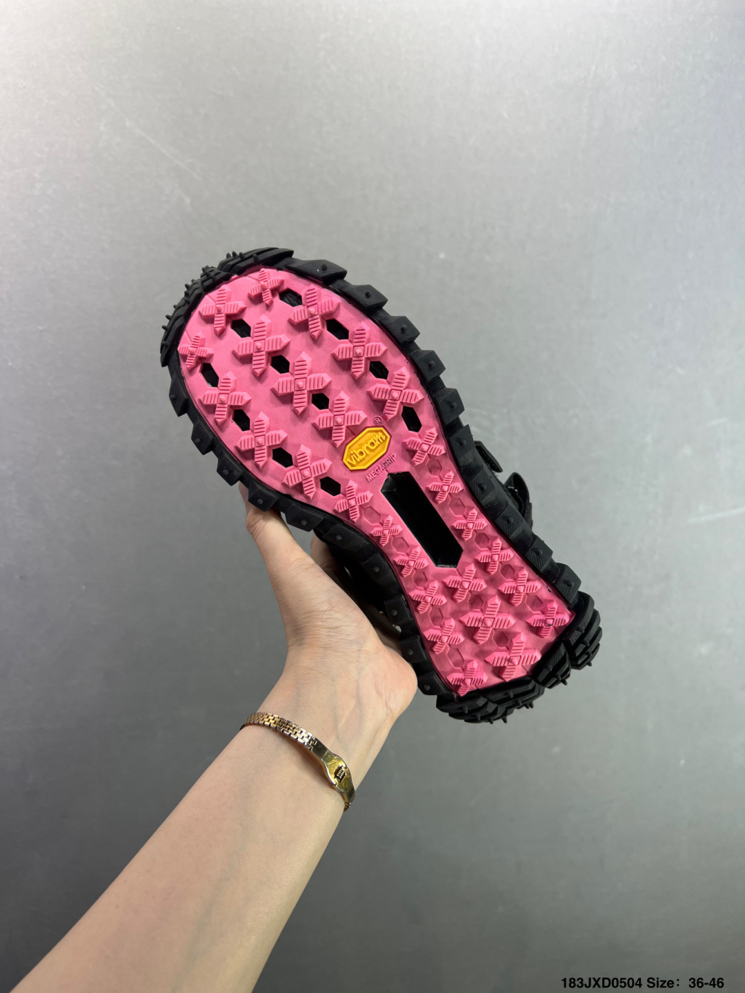Moncler盟可睐 Trailgrip Vela 圆头魔术贴 沙滩凉鞋 I109B4L00070M380-Top High Quatity Cheap Sneakers Fashion Clothing Clothes Bags handbags Shoes of all Brand wholesale With The best Quality And Beautiful Price from China Factory Chinese suppliers wholesaler seller Moncler盟可睐 Trailgrip Vela 圆头魔术贴 沙滩凉鞋 I109B4L00070M380