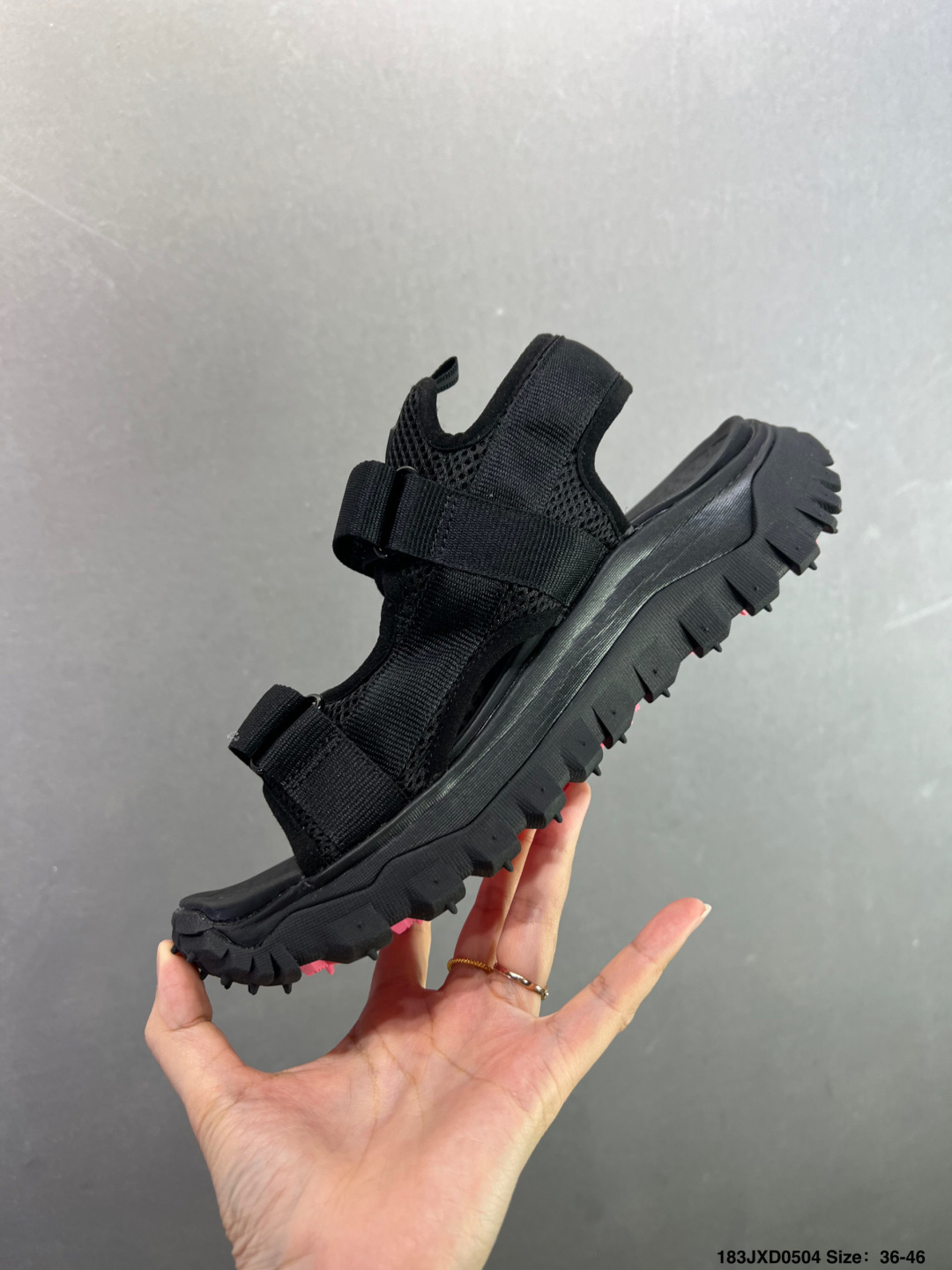 Moncler盟可睐 Trailgrip Vela 圆头魔术贴 沙滩凉鞋 I109B4L00070M380-Top High Quatity Cheap Sneakers Fashion Clothing Clothes Bags handbags Shoes of all Brand wholesale With The best Quality And Beautiful Price from China Factory Chinese suppliers wholesaler seller Moncler盟可睐 Trailgrip Vela 圆头魔术贴 沙滩凉鞋 I109B4L00070M380