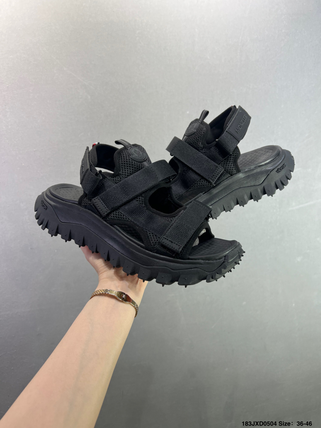 Moncler盟可睐 Trailgrip Vela 圆头魔术贴 沙滩凉鞋 I109B4L00070M380-Top High Quatity Cheap Sneakers Fashion Clothing Clothes Bags handbags Shoes of all Brand wholesale With The best Quality And Beautiful Price from China Factory Chinese suppliers wholesaler seller Moncler盟可睐 Trailgrip Vela 圆头魔术贴 沙滩凉鞋 I109B4L00070M380