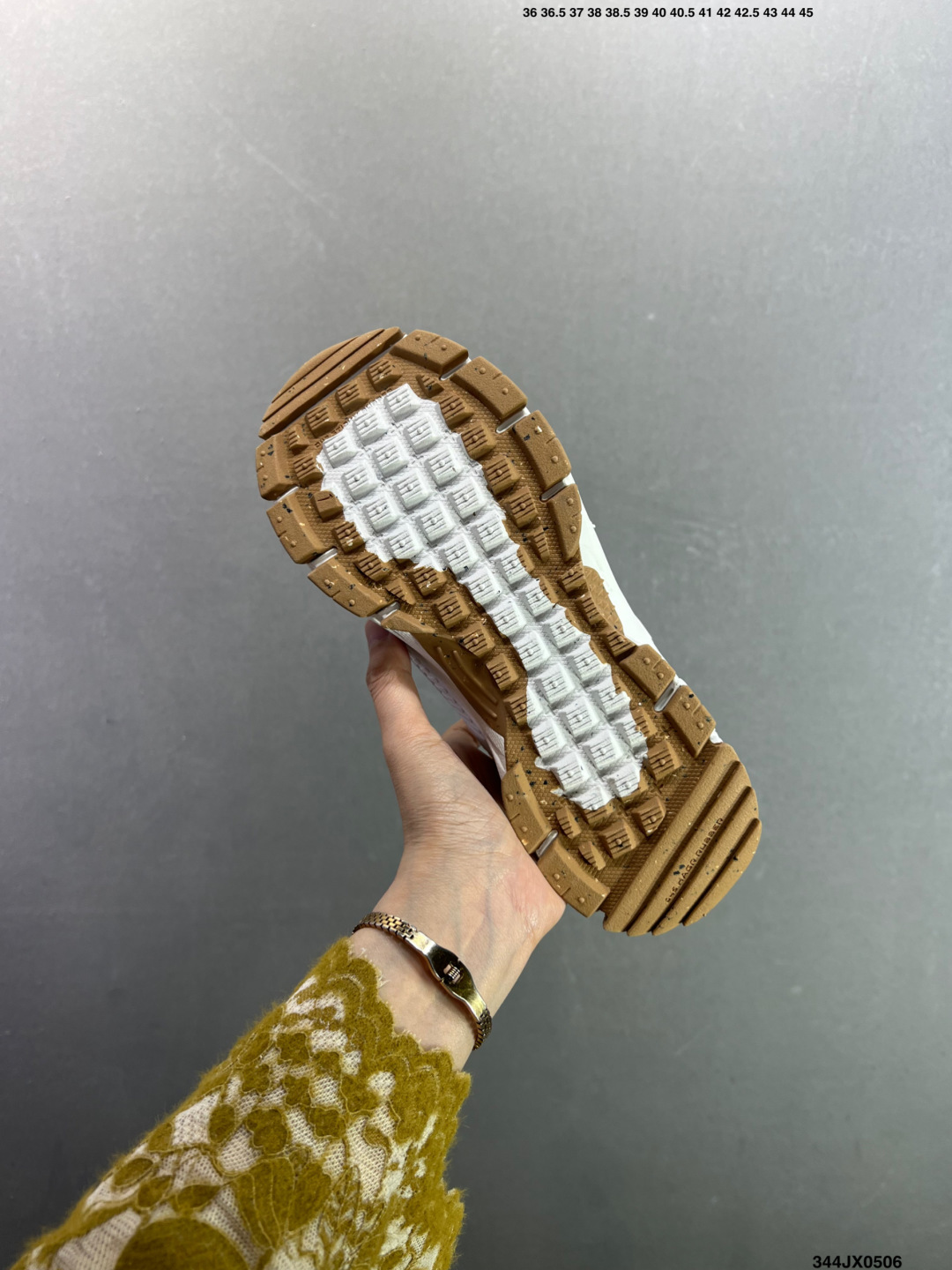 耐克Nike Zoom Vomero Roam 马拉松复古跑五代休闲运动慢跑鞋 FV2995-002-Top High Quatity Cheap Sneakers Fashion Clothing Clothes Bags handbags Shoes of all Brand wholesale With The best Quality And Beautiful Price from China Factory Chinese suppliers wholesaler seller 耐克Nike Zoom Vomero Roam 马拉松复古跑五代休闲运动慢跑鞋 FV2995-002