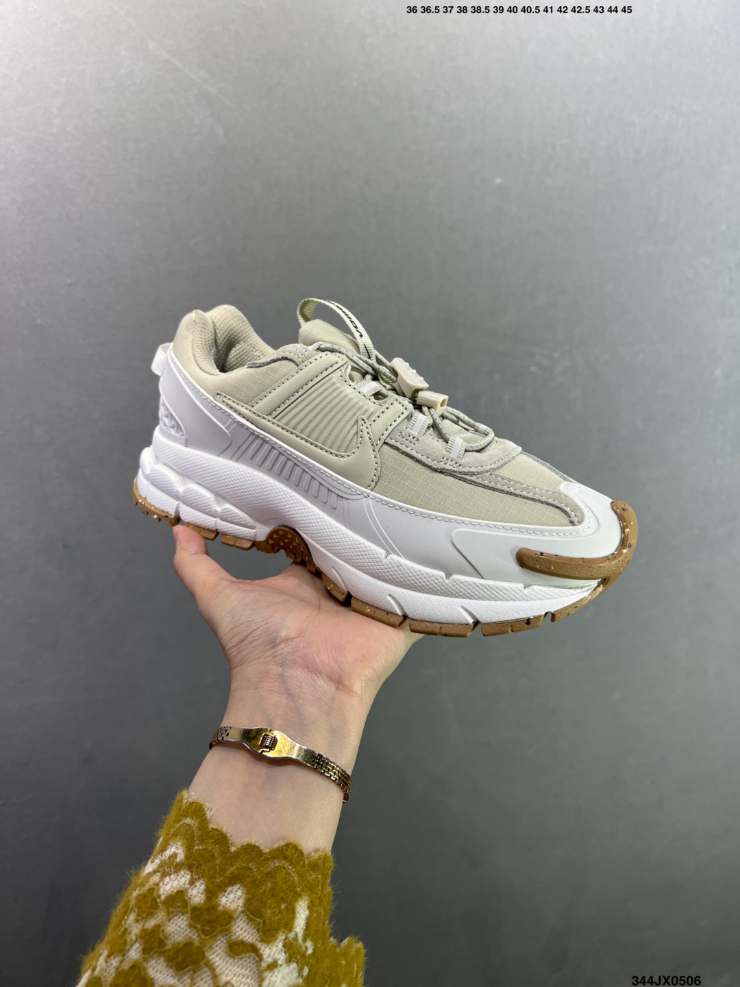 耐克Nike Zoom Vomero Roam 马拉松复古跑五代休闲运动慢跑鞋 FV2995-002-Top High Quatity Cheap Sneakers Fashion Clothing Clothes Bags handbags Shoes of all Brand wholesale With The best Quality And Beautiful Price from China Factory Chinese suppliers wholesaler seller 耐克Nike Zoom Vomero Roam 马拉松复古跑五代休闲运动慢跑鞋 FV2995-002