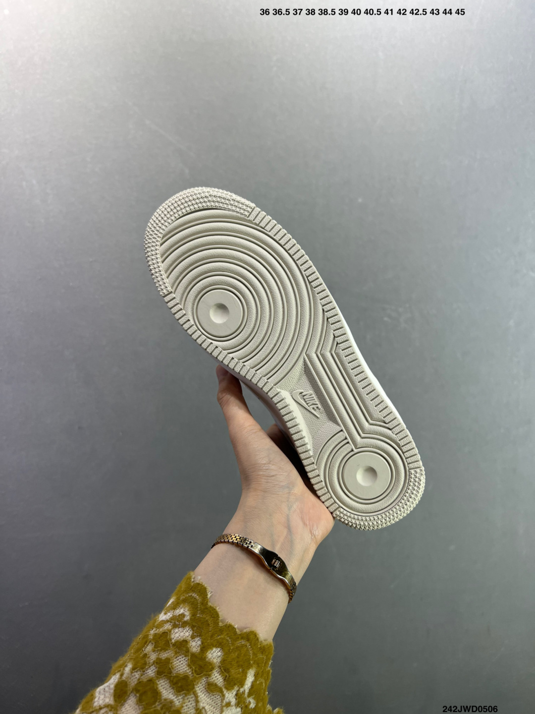NIKE AIR FORCE 1‘07 原楦头原纸板 打造纯正低帮空军版型 专注外贸渠道 全掌内置蜂窝气垫 IV3222-400-Top High Quatity Cheap Sneakers Fashion Clothing Clothes Bags handbags Shoes of all Brand wholesale With The best Quality And Beautiful Price from China Factory Chinese suppliers wholesaler seller NIKE AIR FORCE 1‘07 原楦头原纸板 打造纯正低帮空军版型 专注外贸渠道 全掌内置蜂窝气垫 IV3222-400