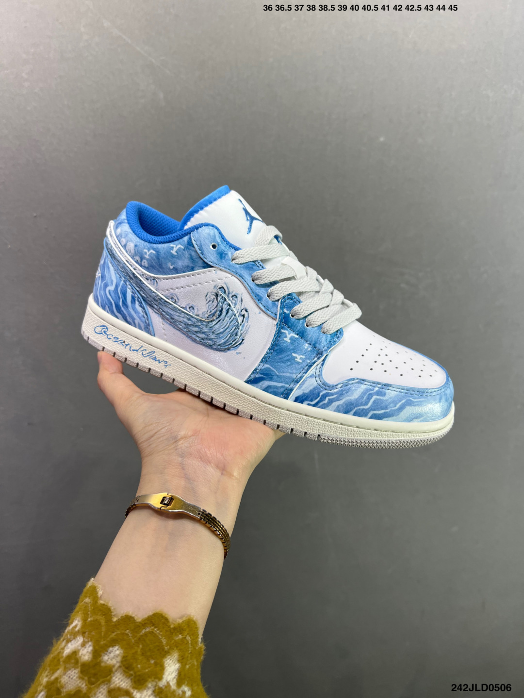 Nike Air Jordan 1 Retro Low 耐克 AJ1乔1低帮休闲板鞋 FN5214-141-Top High Quatity Cheap Sneakers Fashion Clothing Clothes Bags handbags Shoes of all Brand wholesale With The best Quality And Beautiful Price from China Factory Chinese suppliers wholesaler seller Nike Air Jordan 1 Retro Low 耐克 AJ1乔1低帮休闲板鞋 FN5214-141