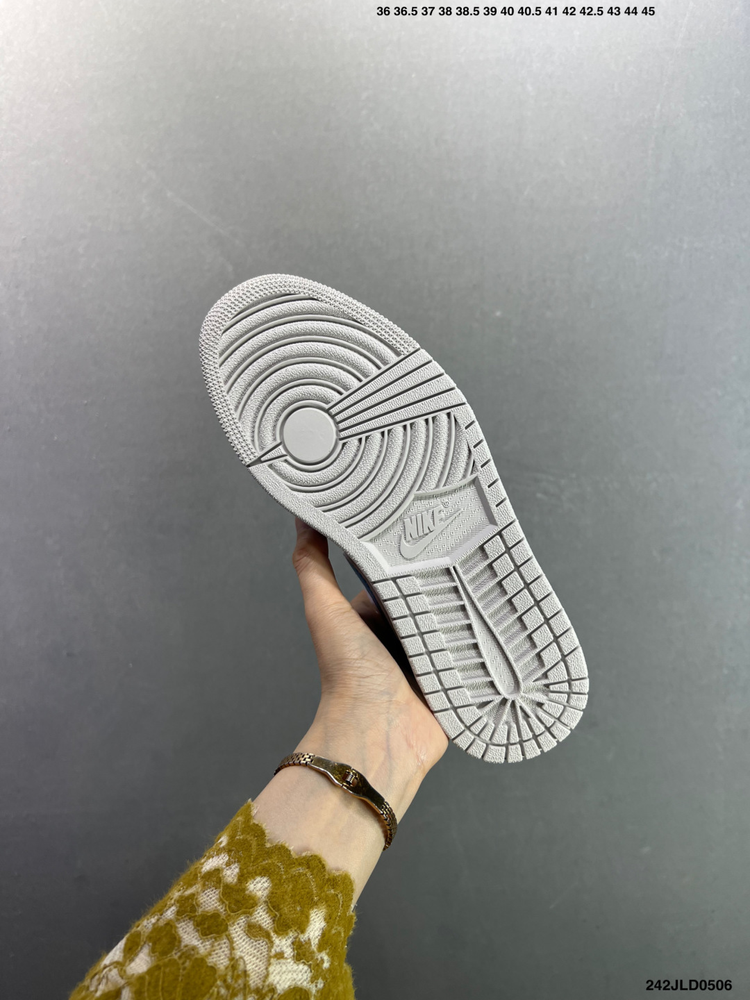 Nike Air Jordan 1 Retro Low 耐克 AJ1乔1低帮休闲板鞋 FN5214-141-Top High Quatity Cheap Sneakers Fashion Clothing Clothes Bags handbags Shoes of all Brand wholesale With The best Quality And Beautiful Price from China Factory Chinese suppliers wholesaler seller Nike Air Jordan 1 Retro Low 耐克 AJ1乔1低帮休闲板鞋 FN5214-141