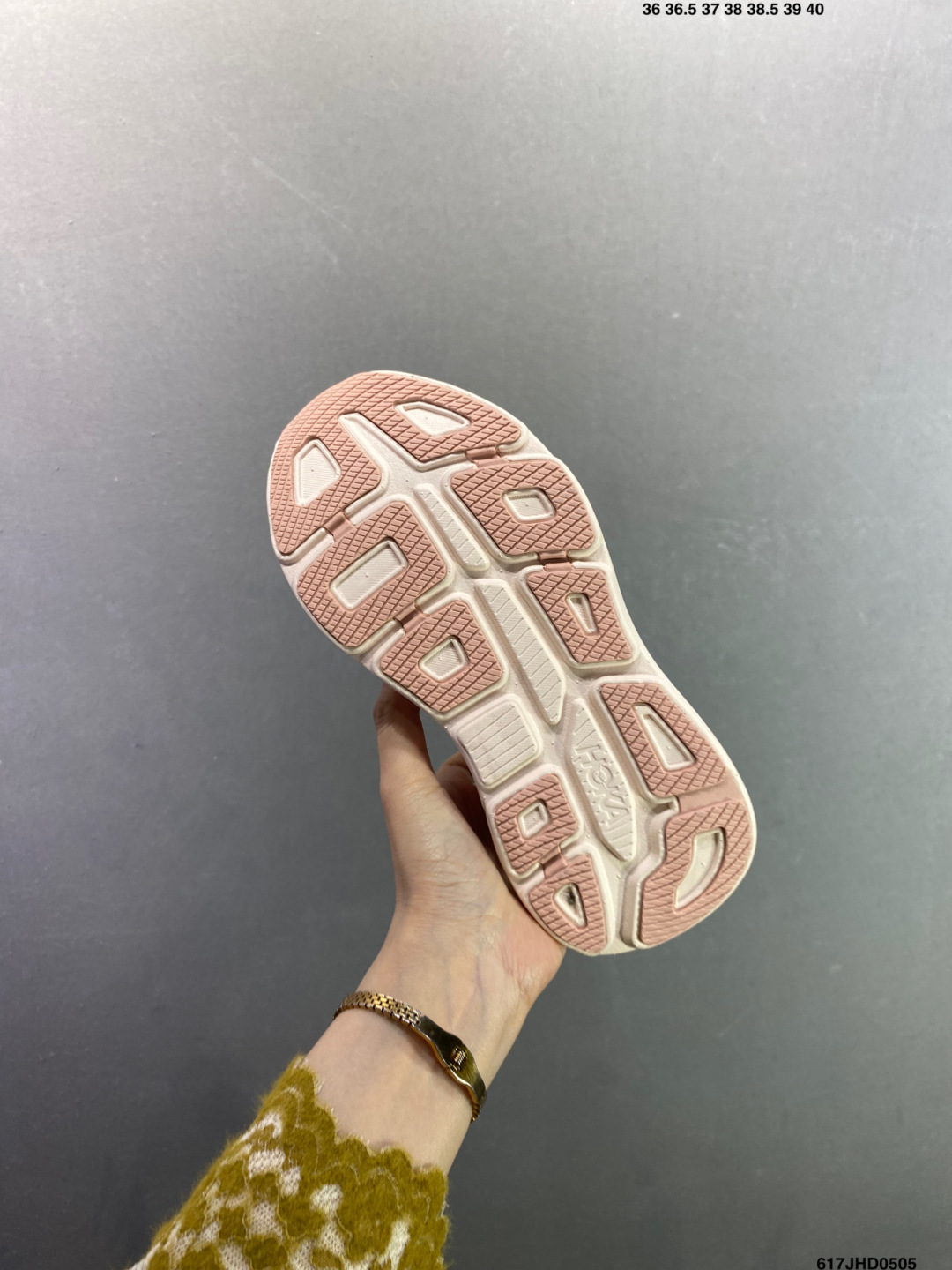 HOKA ONE ONE Bondi 9 机能缓震跑鞋 1162011/DNP-Top High Quatity Cheap Sneakers Fashion Clothing Clothes Bags handbags Shoes of all Brand wholesale With The best Quality And Beautiful Price from China Factory Chinese suppliers wholesaler seller HOKA ONE ONE Bondi 9 机能缓震跑鞋 1162011/DNP