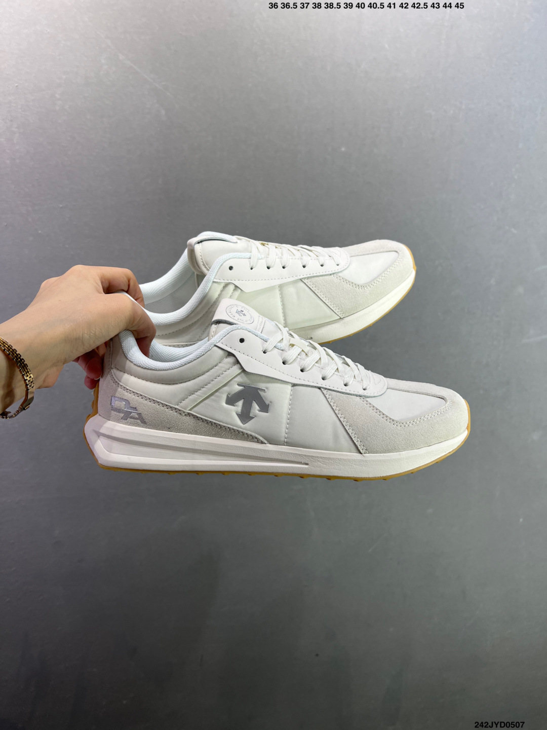 迪桑特DESCENTE EDGE COURT RETRO 复古轻质 耐磨低帮 生活休闲鞋 SP363LSN82-Top High Quatity Cheap Sneakers Fashion Clothing Clothes Bags handbags Shoes of all Brand wholesale With The best Quality And Beautiful Price from China Factory Chinese suppliers wholesaler seller 迪桑特DESCENTE EDGE COURT RETRO 复古轻质 耐磨低帮 生活休闲鞋 SP363LSN82