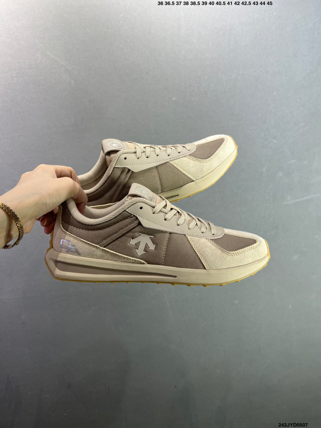 迪桑特DESCENTE EDGE COURT RETRO 复古轻质 耐磨低帮 生活休闲鞋 SP363LSN82-Top High Quatity Cheap Sneakers Fashion Clothing Clothes Bags handbags Shoes of all Brand wholesale With The best Quality And Beautiful Price from China Factory Chinese suppliers wholesaler seller 迪桑特DESCENTE EDGE COURT RETRO 复古轻质 耐磨低帮 生活休闲鞋 SP363LSN82