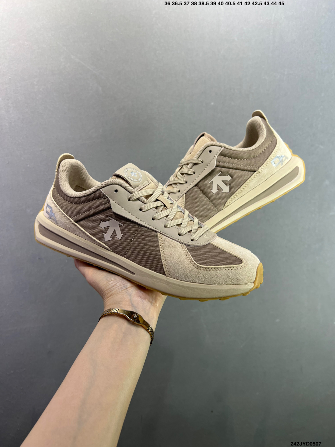 迪桑特DESCENTE EDGE COURT RETRO 复古轻质 耐磨低帮 生活休闲鞋 SP363LSN82-Top High Quatity Cheap Sneakers Fashion Clothing Clothes Bags handbags Shoes of all Brand wholesale With The best Quality And Beautiful Price from China Factory Chinese suppliers wholesaler seller 迪桑特DESCENTE EDGE COURT RETRO 复古轻质 耐磨低帮 生活休闲鞋 SP363LSN82