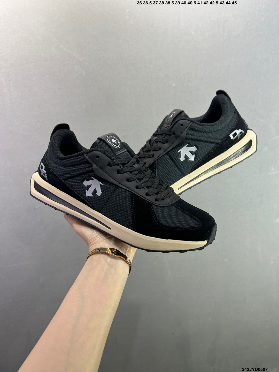 迪桑特DESCENTE EDGE COURT RETRO 复古轻质 耐磨低帮 生活休闲鞋 SP363LSN82-Top High Quatity Cheap Sneakers Fashion Clothing Clothes Bags handbags Shoes of all Brand wholesale With The best Quality And Beautiful Price from China Factory Chinese suppliers wholesaler seller 迪桑特DESCENTE EDGE COURT RETRO 复古轻质 耐磨低帮 生活休闲鞋 SP363LSN82