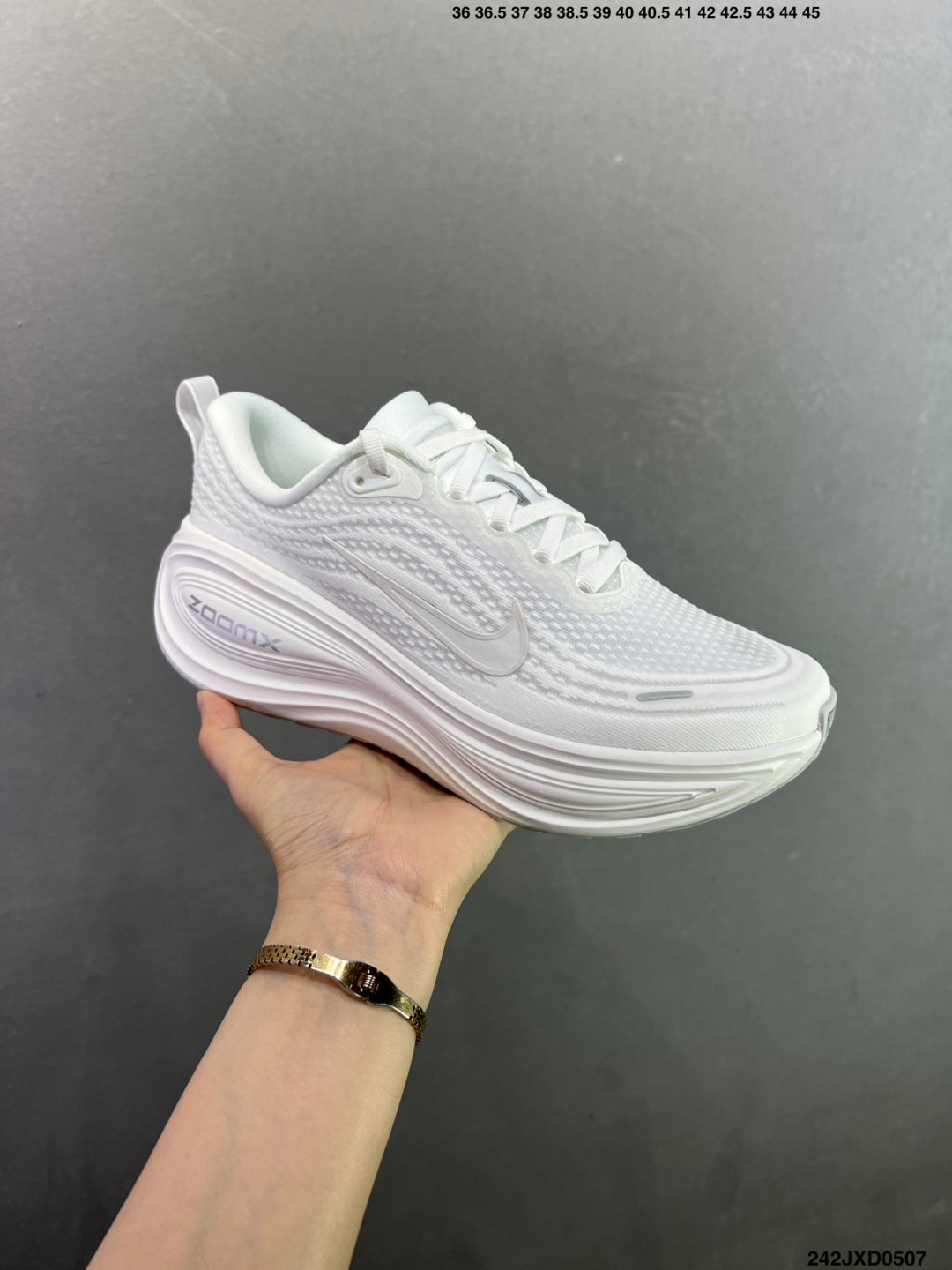 Nike VOMERO PLUS run轻盈跑鞋 顶级版本 Nike VOMERO 18 舒适百搭防滑耐磨 低帮 休闲跑步鞋男女同款 HV8150-102-Top High Quatity Cheap Sneakers Fashion Clothing Clothes Bags handbags Shoes of all Brand wholesale With The best Quality And Beautiful Price from China Factory Chinese suppliers wholesaler seller Nike VOMERO PLUS run轻盈跑鞋 顶级版本 Nike VOMERO 18 舒适百搭防滑耐磨 低帮 休闲跑步鞋男女同款 HV8150-102