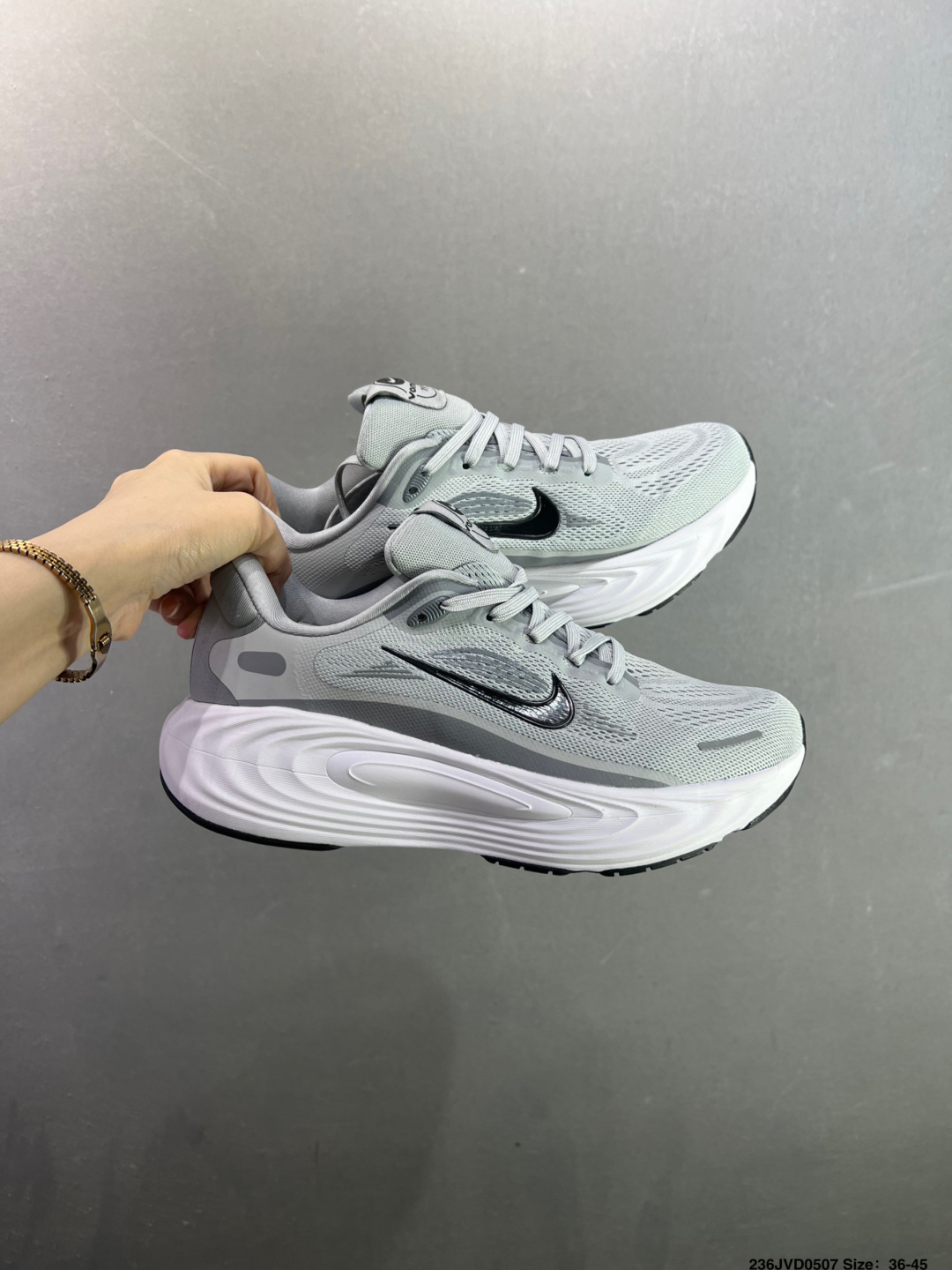 耐克NIKE VOMERO 19舒适减震防滑低帮跑步鞋 全掌ReactX泡绵中底-Top High Quatity Cheap Sneakers Fashion Clothing Clothes Bags handbags Shoes of all Brand wholesale With The best Quality And Beautiful Price from China Factory Chinese suppliers wholesaler seller 耐克NIKE VOMERO 19舒适减震防滑低帮跑步鞋 全掌ReactX泡绵中底