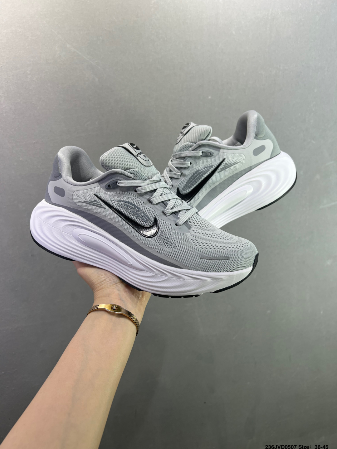耐克NIKE VOMERO 19舒适减震防滑低帮跑步鞋 全掌ReactX泡绵中底-Top High Quatity Cheap Sneakers Fashion Clothing Clothes Bags handbags Shoes of all Brand wholesale With The best Quality And Beautiful Price from China Factory Chinese suppliers wholesaler seller 耐克NIKE VOMERO 19舒适减震防滑低帮跑步鞋 全掌ReactX泡绵中底