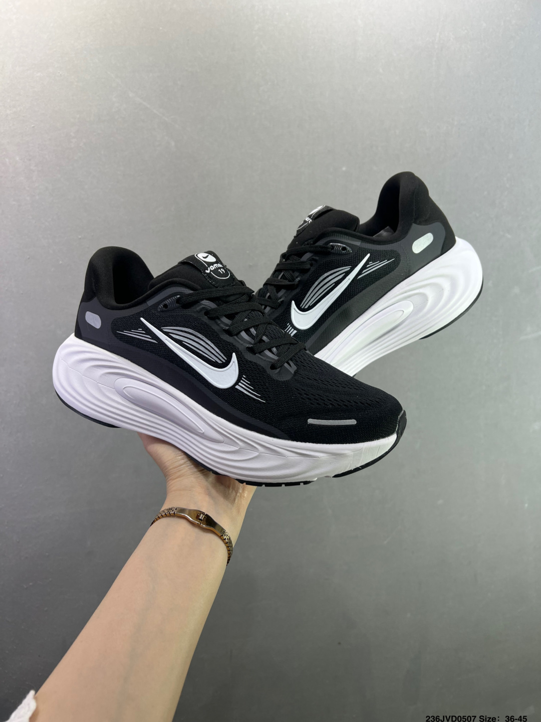 耐克NIKE VOMERO 19舒适减震防滑低帮跑步鞋 全掌ReactX泡绵中底-Top High Quatity Cheap Sneakers Fashion Clothing Clothes Bags handbags Shoes of all Brand wholesale With The best Quality And Beautiful Price from China Factory Chinese suppliers wholesaler seller 耐克NIKE VOMERO 19舒适减震防滑低帮跑步鞋 全掌ReactX泡绵中底