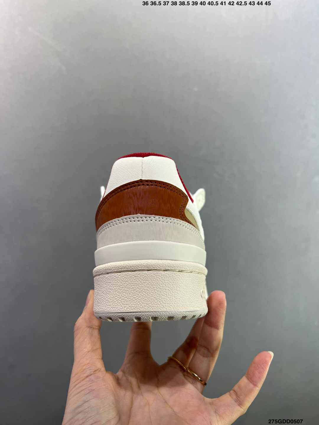 adidas Originals Forum 百搭单品 Forum Low入诞生于1984年的经典复古篮球鞋 IE8467
