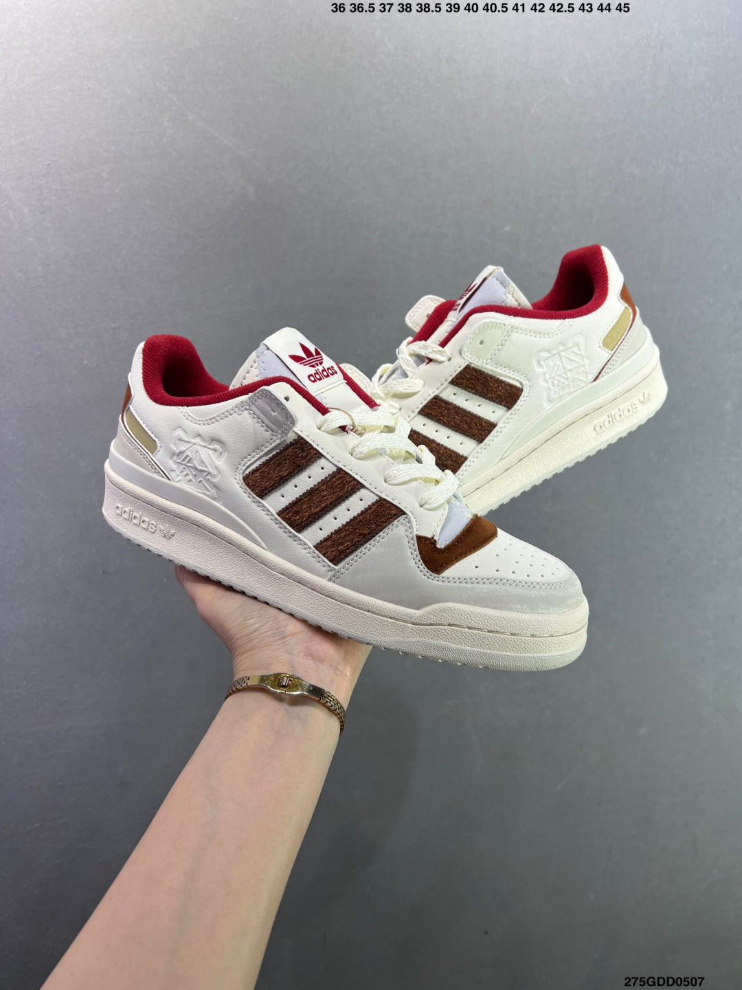 adidas Originals Forum 百搭单品 Forum Low入诞生于1984年的经典复古篮球鞋 IE8467