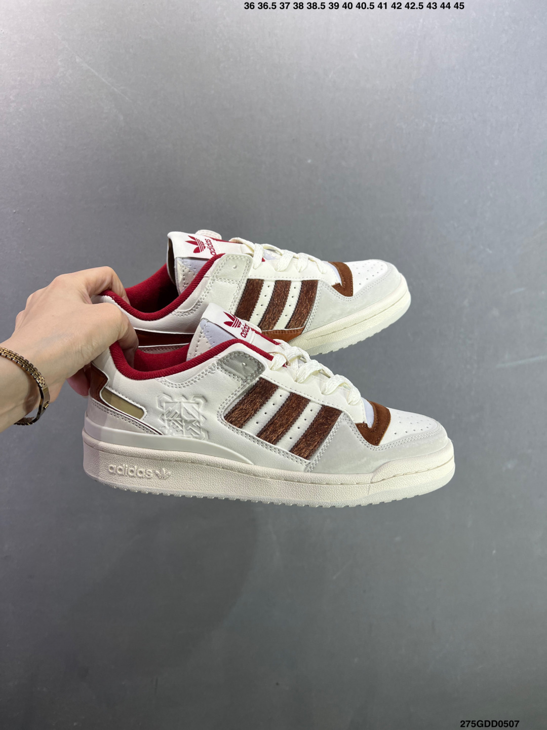 adidas Originals Forum 百搭单品 Forum Low入诞生于1984年的经典复古篮球鞋 IE8467