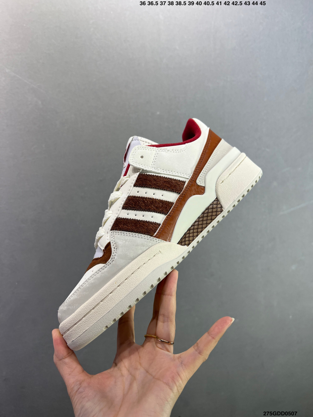 adidas Originals Forum 百搭单品 Forum Low入诞生于1984年的经典复古篮球鞋 IE8467