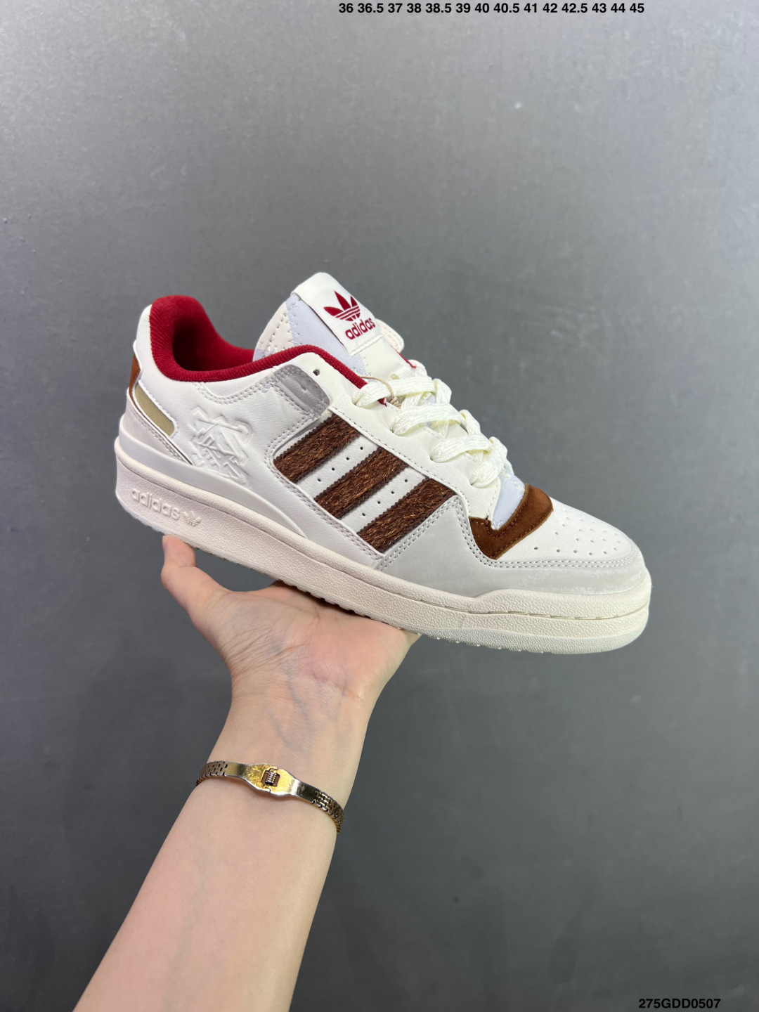 adidas Originals Forum 百搭单品 Forum Low入诞生于1984年的经典复古篮球鞋 IE8467