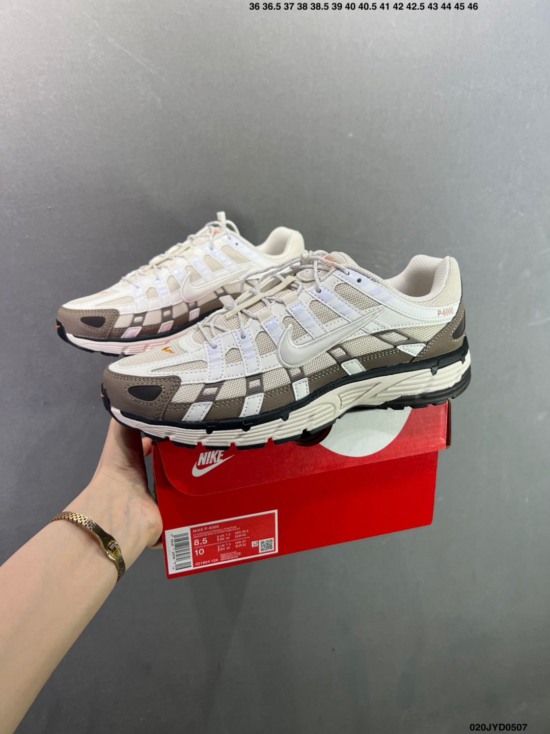 耐克Nike p-6000 跑鞋内外侧都用了红色的钩子 BY1021-103-Top High Quatity Cheap Sneakers Fashion Clothing Clothes Bags handbags Shoes of all Brand wholesale With The best Quality And Beautiful Price from China Factory Chinese suppliers wholesaler seller 耐克Nike p-6000 跑鞋内外侧都用了红色的钩子 BY1021-103
