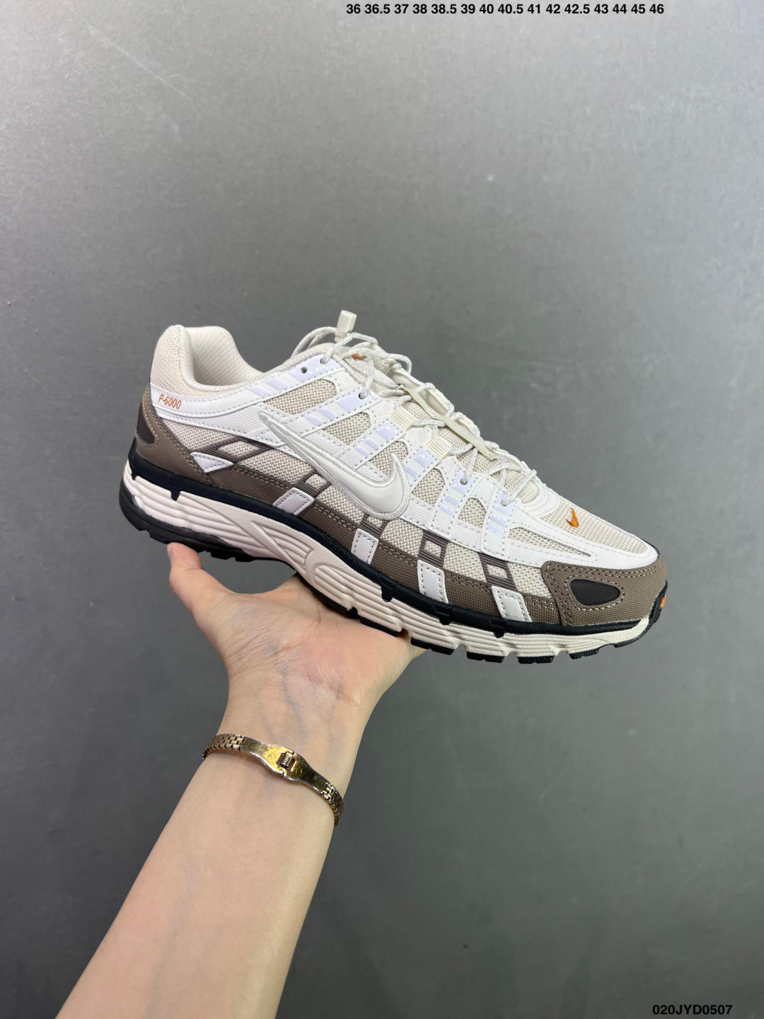 耐克Nike p-6000 跑鞋内外侧都用了红色的钩子 BY1021-103-Top High Quatity Cheap Sneakers Fashion Clothing Clothes Bags handbags Shoes of all Brand wholesale With The best Quality And Beautiful Price from China Factory Chinese suppliers wholesaler seller 耐克Nike p-6000 跑鞋内外侧都用了红色的钩子 BY1021-103
