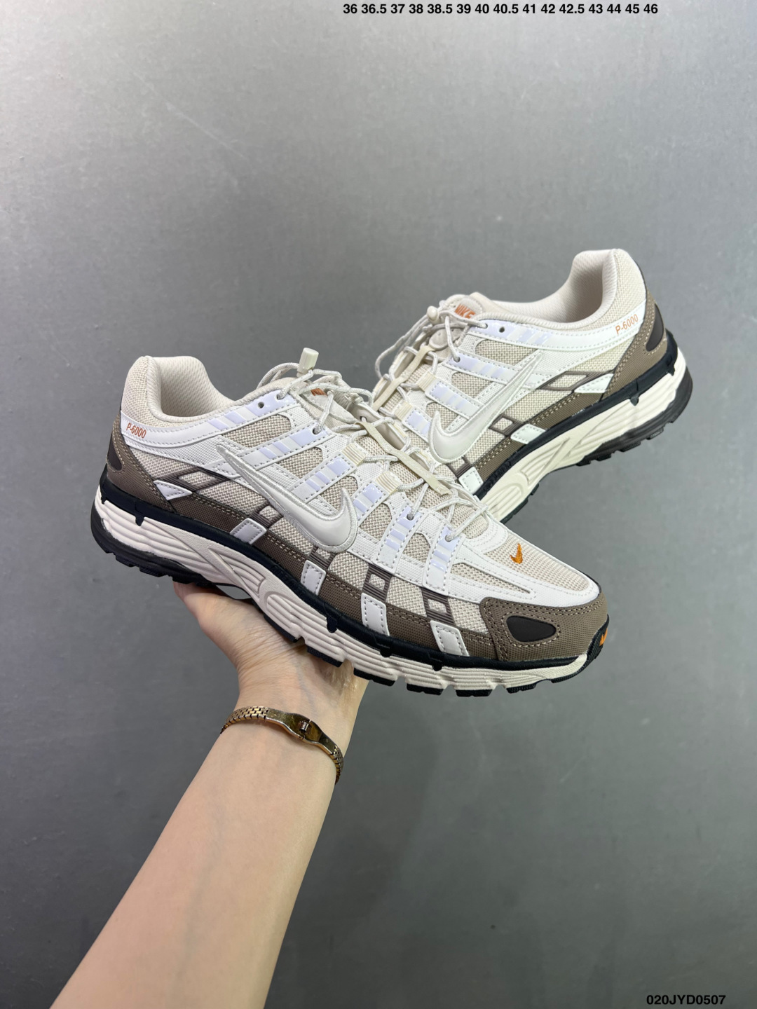 耐克Nike p-6000 跑鞋内外侧都用了红色的钩子 BY1021-103-Top High Quatity Cheap Sneakers Fashion Clothing Clothes Bags handbags Shoes of all Brand wholesale With The best Quality And Beautiful Price from China Factory Chinese suppliers wholesaler seller 耐克Nike p-6000 跑鞋内外侧都用了红色的钩子 BY1021-103