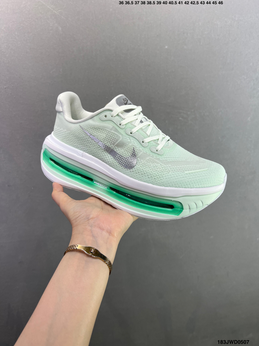 Nike Vomero premium Air气垫40周年 舒适百搭防滑耐磨 支撑缓震低帮 休闲跑步鞋 HM5973-Top High Quatity Cheap Sneakers Fashion Clothing Clothes Bags handbags Shoes of all Brand wholesale With The best Quality And Beautiful Price from China Factory Chinese suppliers wholesaler seller Nike Vomero premium Air气垫40周年 舒适百搭防滑耐磨 支撑缓震低帮 休闲跑步鞋 HM5973