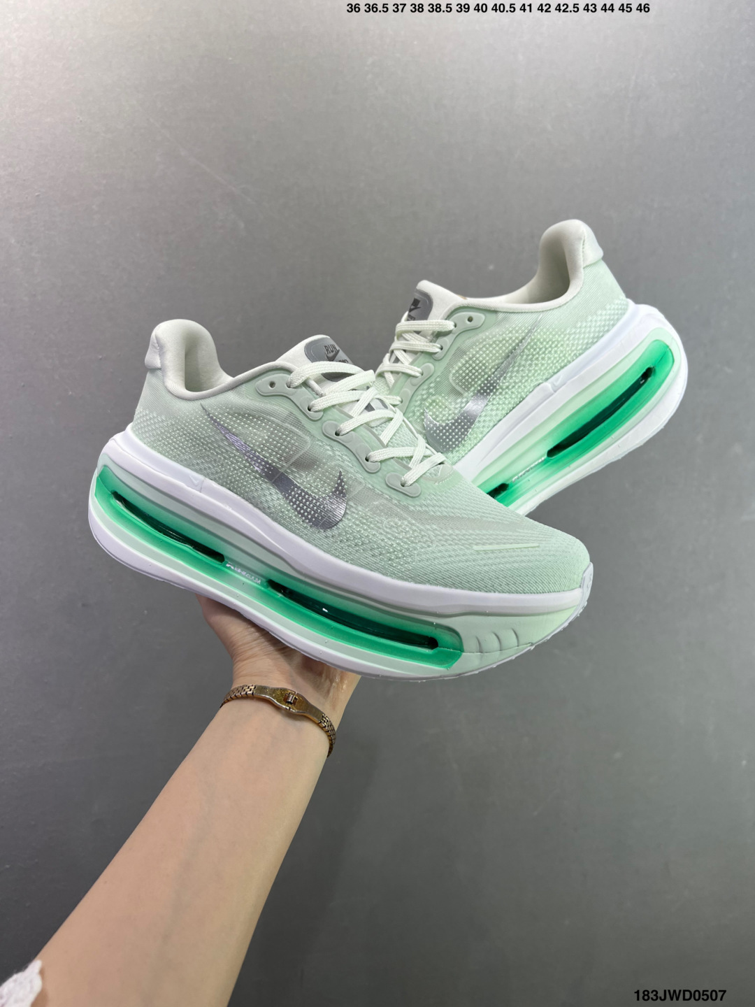 Nike Vomero premium Air气垫40周年 舒适百搭防滑耐磨 支撑缓震低帮 休闲跑步鞋 HM5973-Top High Quatity Cheap Sneakers Fashion Clothing Clothes Bags handbags Shoes of all Brand wholesale With The best Quality And Beautiful Price from China Factory Chinese suppliers wholesaler seller Nike Vomero premium Air气垫40周年 舒适百搭防滑耐磨 支撑缓震低帮 休闲跑步鞋 HM5973