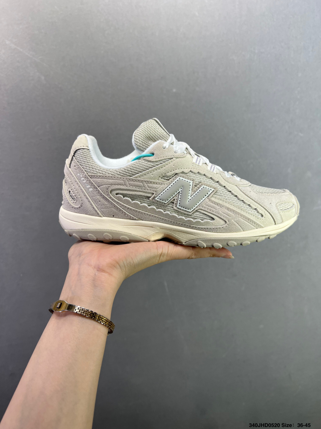 New Balance 204L 薄底鞋 薄底皮质鞋带德训miu系 减震耐磨包裹性支撑轻便 低帮 生活休闲鞋 轻盈脚感质感兼具 鞋身搭载EVA科技中底,适用多元穿搭场合为户外出行提供舒适长远的穿搭体验 货号:U204LSWB ID:340JHD0520