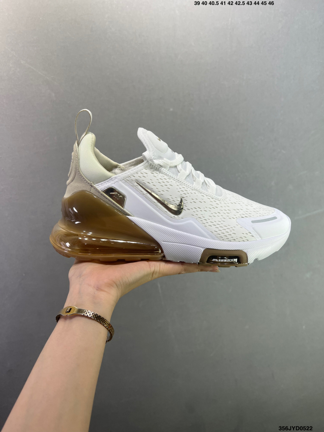 公司级✅Nike Air Max 270 全新配色 半掌气垫跑步鞋原鞋独立开发 力争百分百还原公司 全部客供原厂材料 精确细节 代工流水线生产 区分市面各种自营厂 专为服务少量高端客户 手上有公司货的老铁可自行对比一下 货号:AQ9164-102 ID:356JYD0522