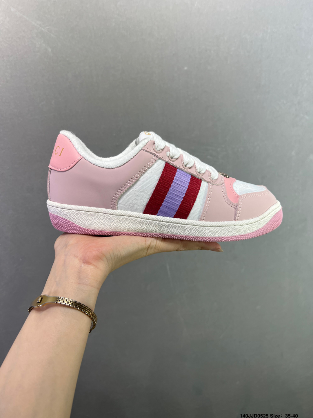古驰 Gucci Distressed Screener sneaker 古驰小脏鞋系列 官方同步 经典原型复古百搭做旧小脏板鞋复古学院风 怀旧版 货号:546163 A39G O9085 码数:如图所示 编码:140JJD0525