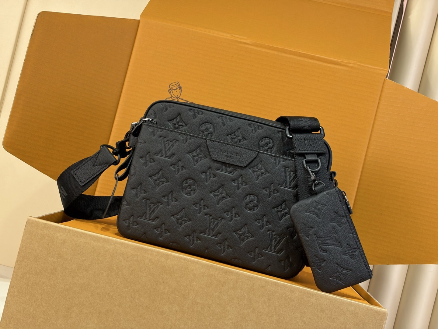 LV M26713 Trio Messenger ￼￼￼ 25x18.5x7