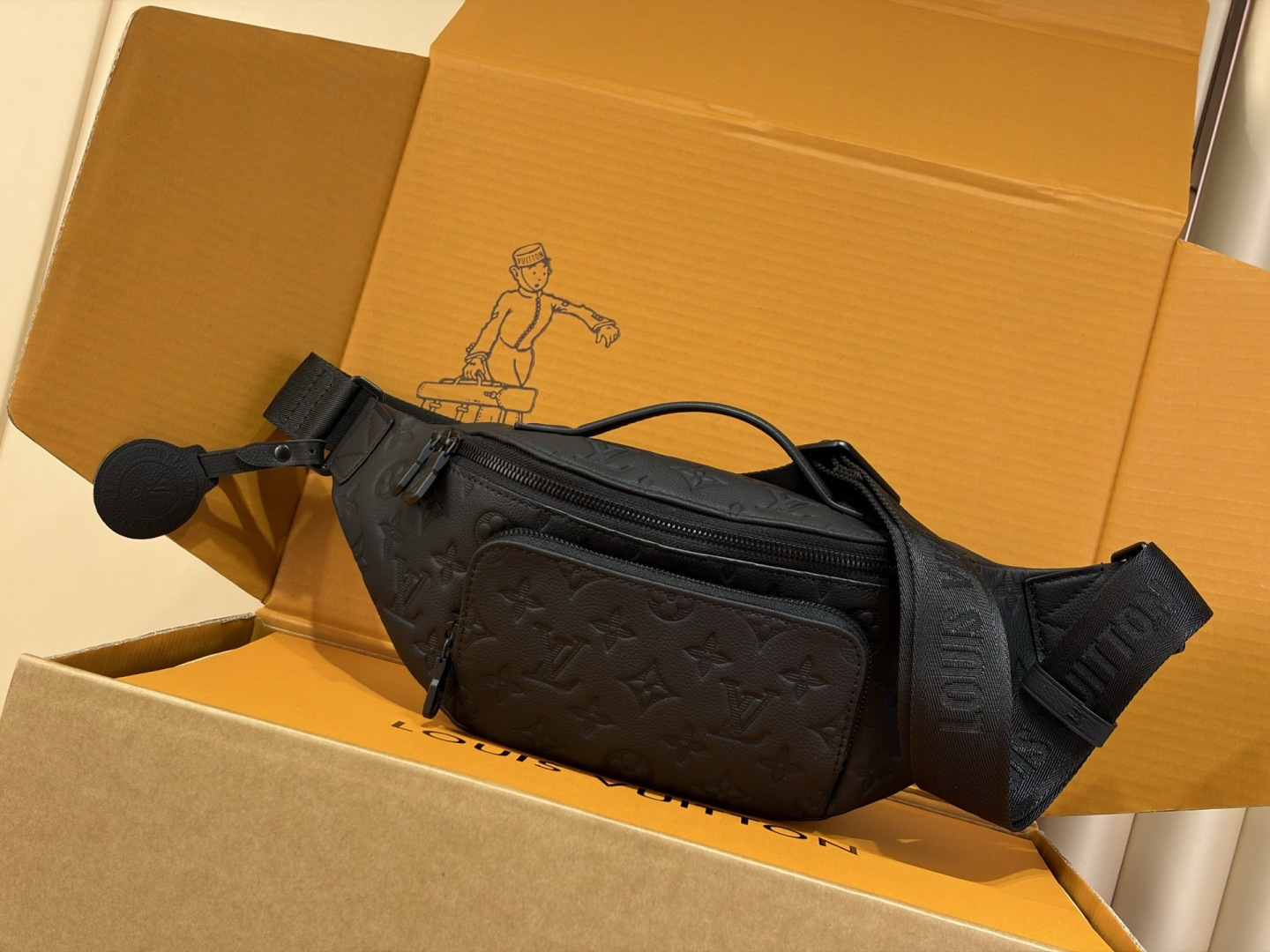 LV M47058 Rush Bumbag GR 30x15x8 Monogram‑Shadow Cintura