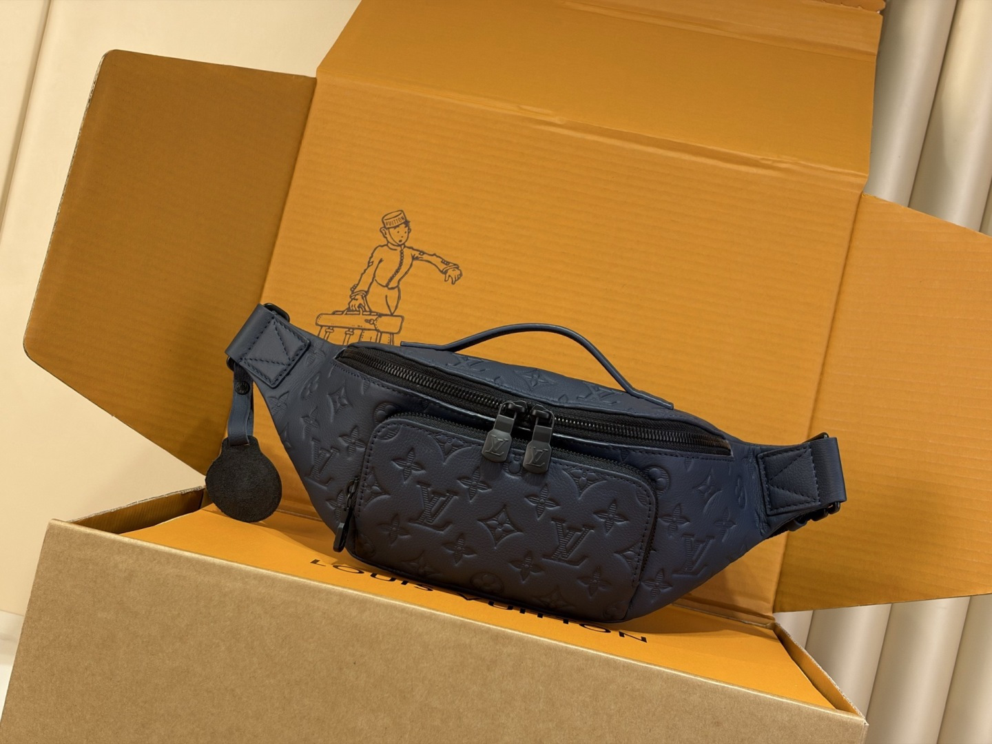 LV M14784 Rush Bumbag GR :30x15x8 Monogram‑Shadow