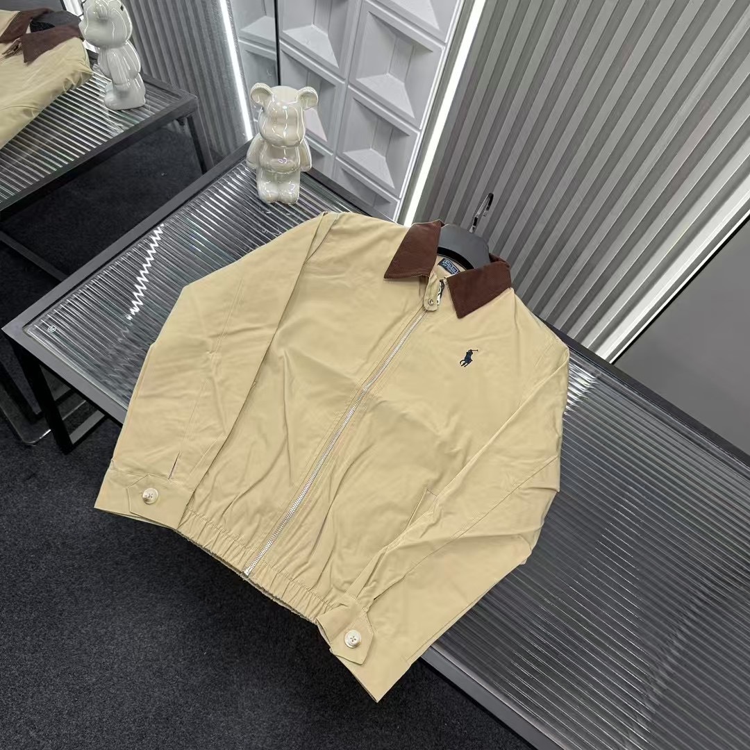 🛒购物价：💰129 早秋外套推荐⭐拉夫劳伦.保罗刺绣小马翻领夹克外套🪡三标齐全官网一致，放大看细节📷原相机实物拍摄 
颜色：卡其色
尺码：L-4xl
 L（80～105斤）
XL（105～120斤）
2XL（120～140斤）
3XL（140～160斤）
4XL（160～180斤）